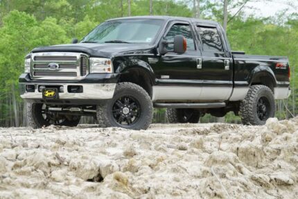 SuperLift 6" Lift Kit For 2005-2007 Ford F-250 and F-350 Super Duty 4WD - with Replacement Radius Arms, King Coilovers and King rear Shocks